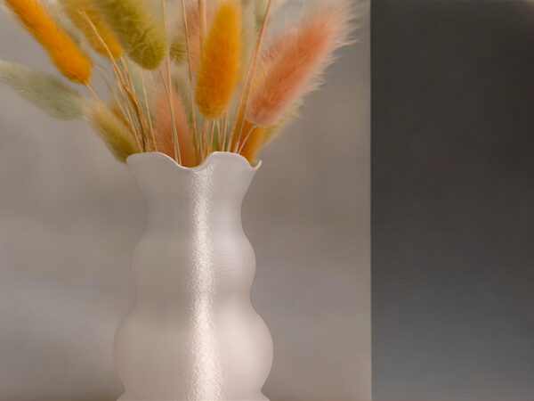 Дизайнерська ваза з фактурною поверхнею для сухоцвітів і квітів — сучасний інтер’єрний акцент Текстурна ваза з плавними хвилями