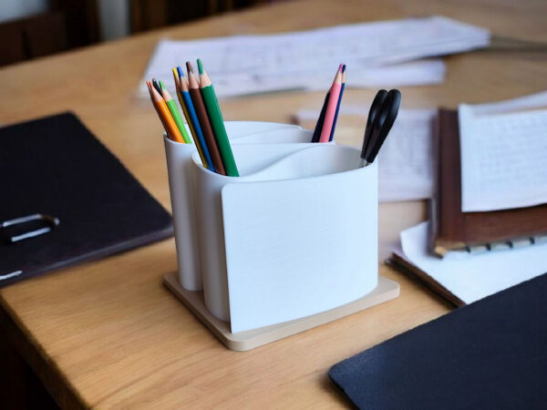 Настільний органайзер для ручок, олівців і косметики Flow Desk Organizer — підставка з кількома відділеннями для канцелярії, пензликів, аксесуарів і дрібниць