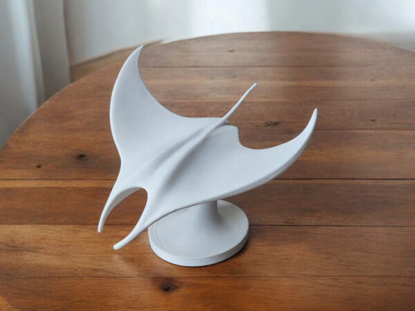 Декоративна статуетка ската Manta Ray — морська арт-фігура для дому, офісу, кав’ярні, фотозони та подарунка