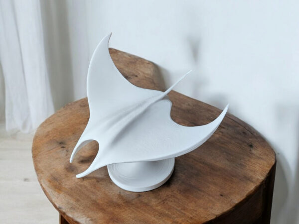 Декоративна статуетка ската Manta Ray — морська арт-фігура для дому, офісу, кав’ярні, фотозони та подарунка