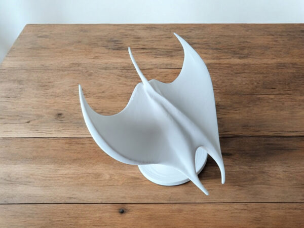 Декоративна статуетка ската Manta Ray — морська арт-фігура для дому, офісу, кав’ярні, фотозони та подарунка