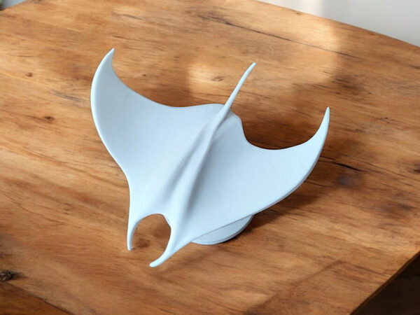Декоративна статуетка ската Manta Ray — морська арт-фігура для дому, офісу, кав’ярні, фотозони та подарунка