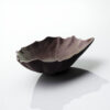 6914377847_sovremennaya-chasha-v.jpg Декоративна миска у формі листка Leaf Bowl — хвиляста чаша для декору, фруктів, свічок, прикрас, фотозони та сучасного інтер’єру