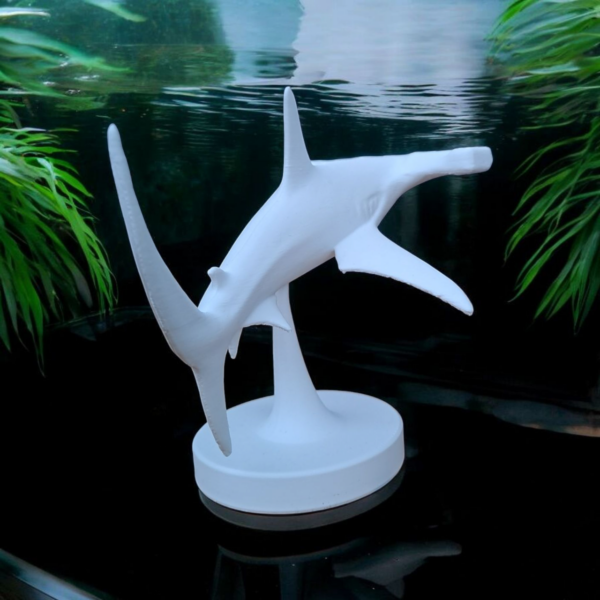 6918020403_statuetka-akuly-molota-.png Скульптура акули-молота Ocean Hammer Decor — декоративна фігура для дому, офісу, полиці та сучасного інтер’єру