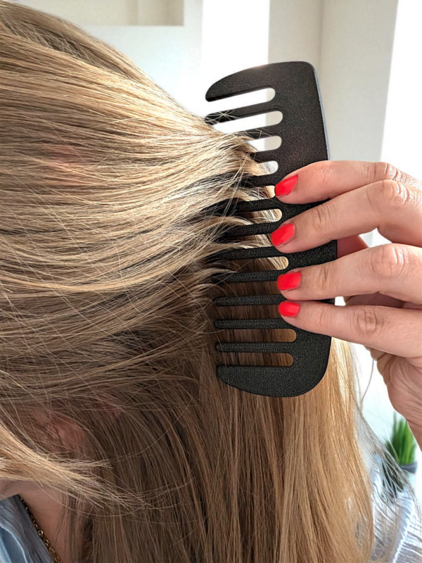 Гребінець для волосся Daily Care Comb з екологічного пластику — мінімалістичний аксесуар для щоденного догляду, ванної кімнати та подорожей