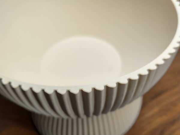 7125766940_miska-dekorativnaya-relefnaya.jpg Ribbed Elegance Bowl — декоративна миска з рельєфними лініями для фруктів, солодощів та інтер’єру