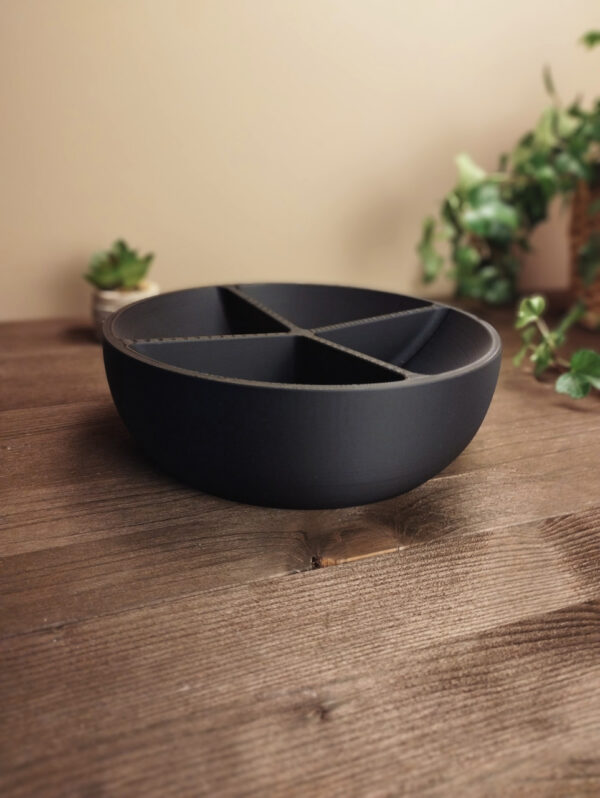 Snack Divide Bowl — миска з 4 секціями для снеків, горіхів, фруктів та закусок