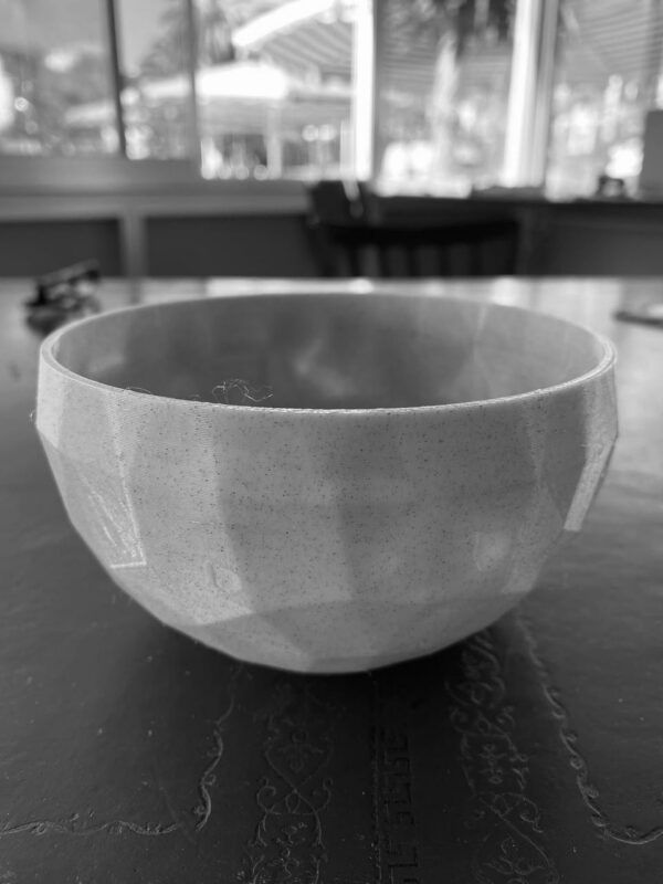 Polygon Serving Bowl — широка декоративна миска для фруктів, снеків та сервірування